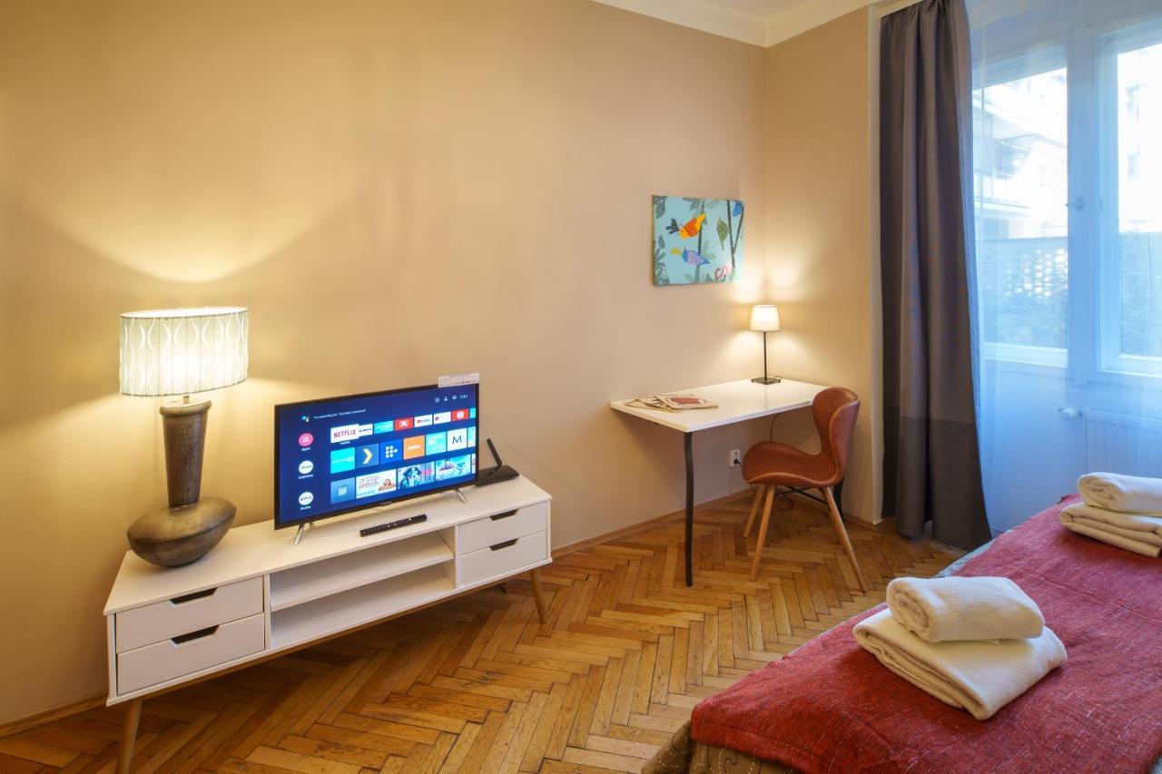 Dlouha Apartment With Balcony Прага Экстерьер фото